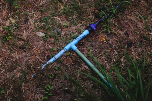 Conector y tuberías de sistema de riego automático
